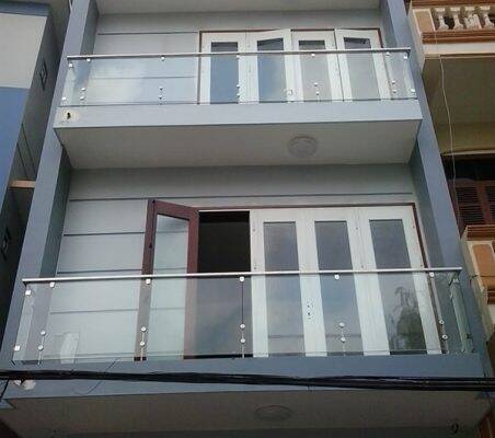 cầu thang lan can kính