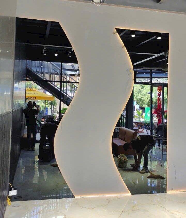 Cắt gương soi theo yêu cầu