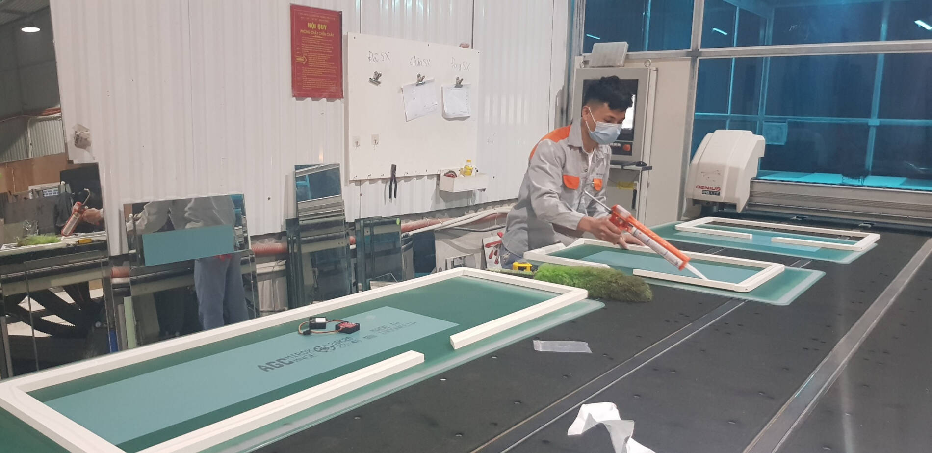 Qui trình gia công cắt kính cường lực khép kín