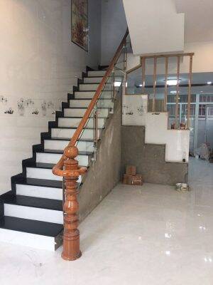 cầu thang lan can kính