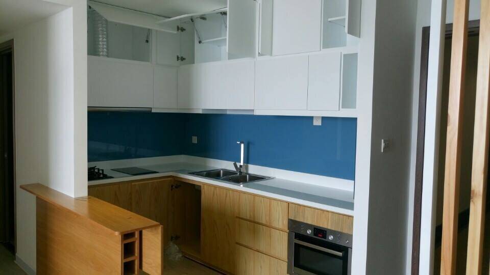 Kính màu ốp bếp xanh lam