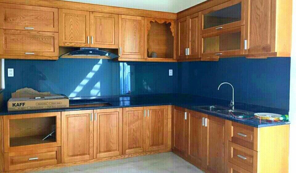 Kính màu ốp bếp xanh lam