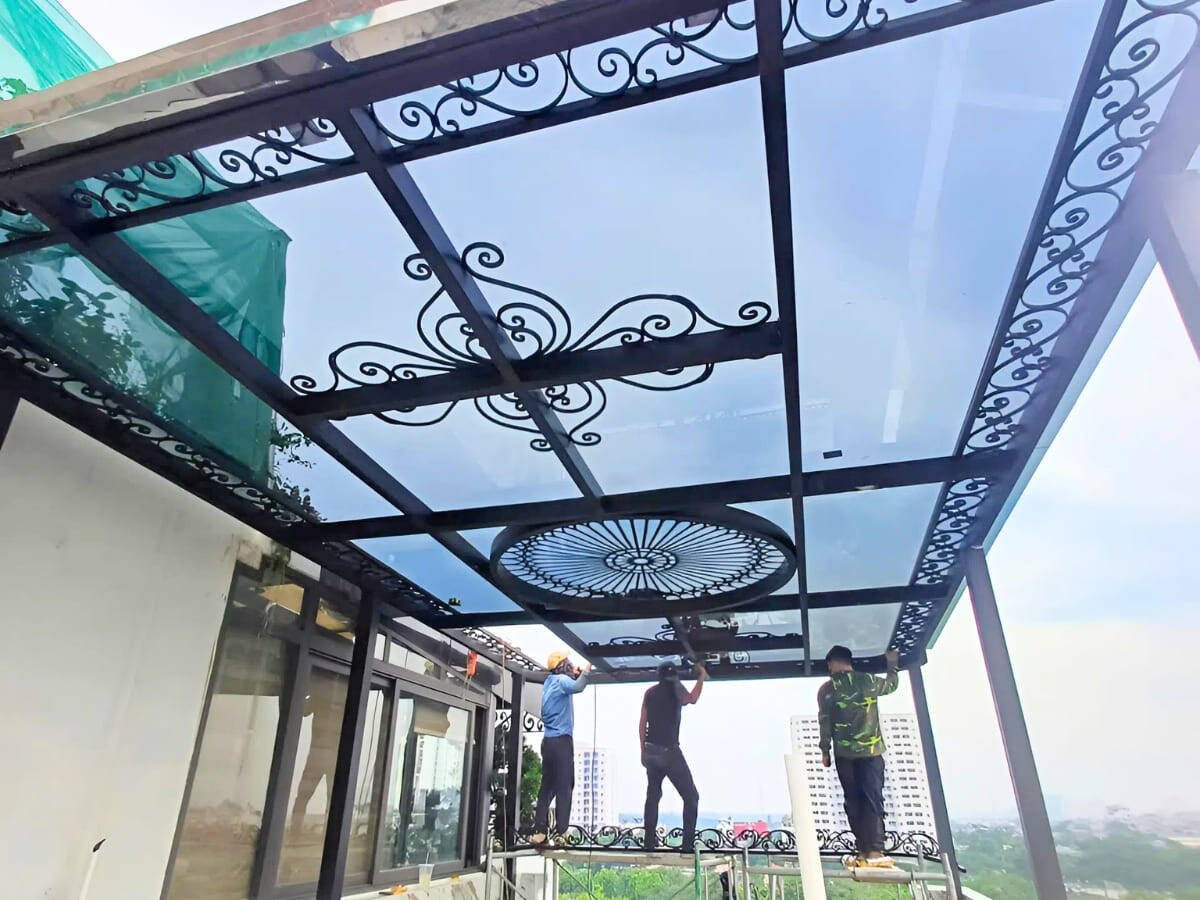 Mẫu mái kính khung CNC đẹp ấn tượng 