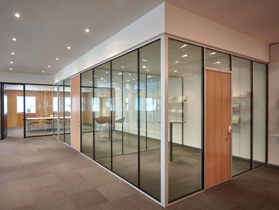 Tìm hiểu về vách kính cách âm cho văn phòng